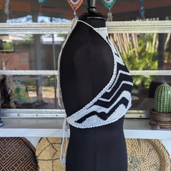 🦋 3 for $20!!!H&M X Coachella Medium Black & White Halter Top Crochet Hippie - Picture 8 of 13